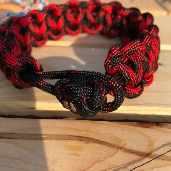 Custom Handmade Single Color Paracord Bracelet - Picture 3 of 8